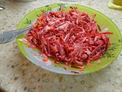 Салат капуста морковь колбаса копченая