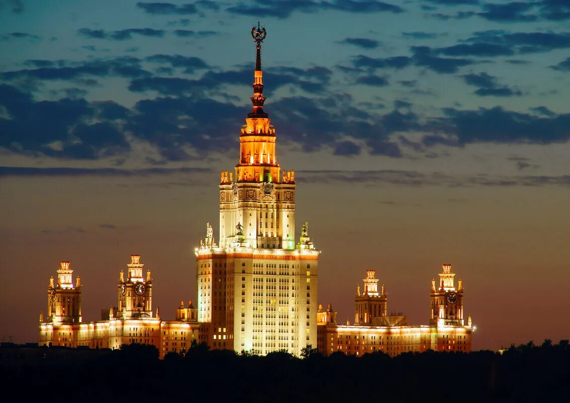 Мгу сколько человек. Московский государственный университет на Воробьевых горах. Здание МГУ на Воробьевых горах. Главного здания МГУ на Воробьёвых горах;. Комплекс зданий МГУ на Воробьевых горах.