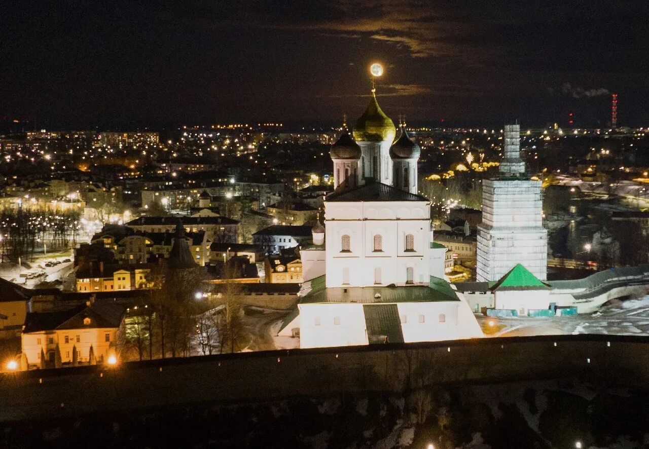 Вечер 13 04. Псков панорама. Небо над Псковом. Псков панорама города.