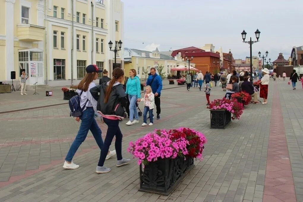 Барнаул куда можно сходить с девушкой. Пешеходная улица мало-тобольская барнаул. улица малотобольская в барнауле. улица мало тобольская барнаул. арбат барнаул малотобольская.