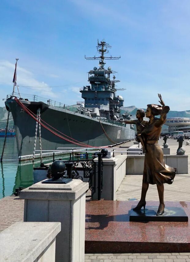 Памятник корабль в новороссийске. Кутузов корабль новороссийск. Памятник корабль в новороссийске. Памятник корабль в новороссийске. Крейсер кутузов в новороссийске.