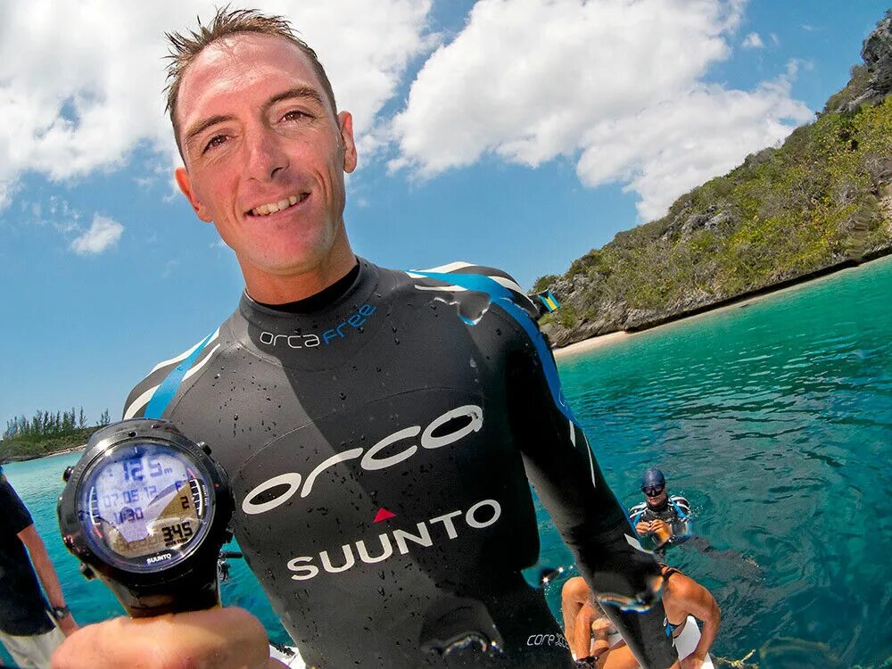 Рекорд фридайвер алексей молчанов. Алексей молчанов рекорд. Фридайвер алексей молчанов. Фридайвинг рекорд глубины. Рекорд погружения на задержке дыхания на глубину.