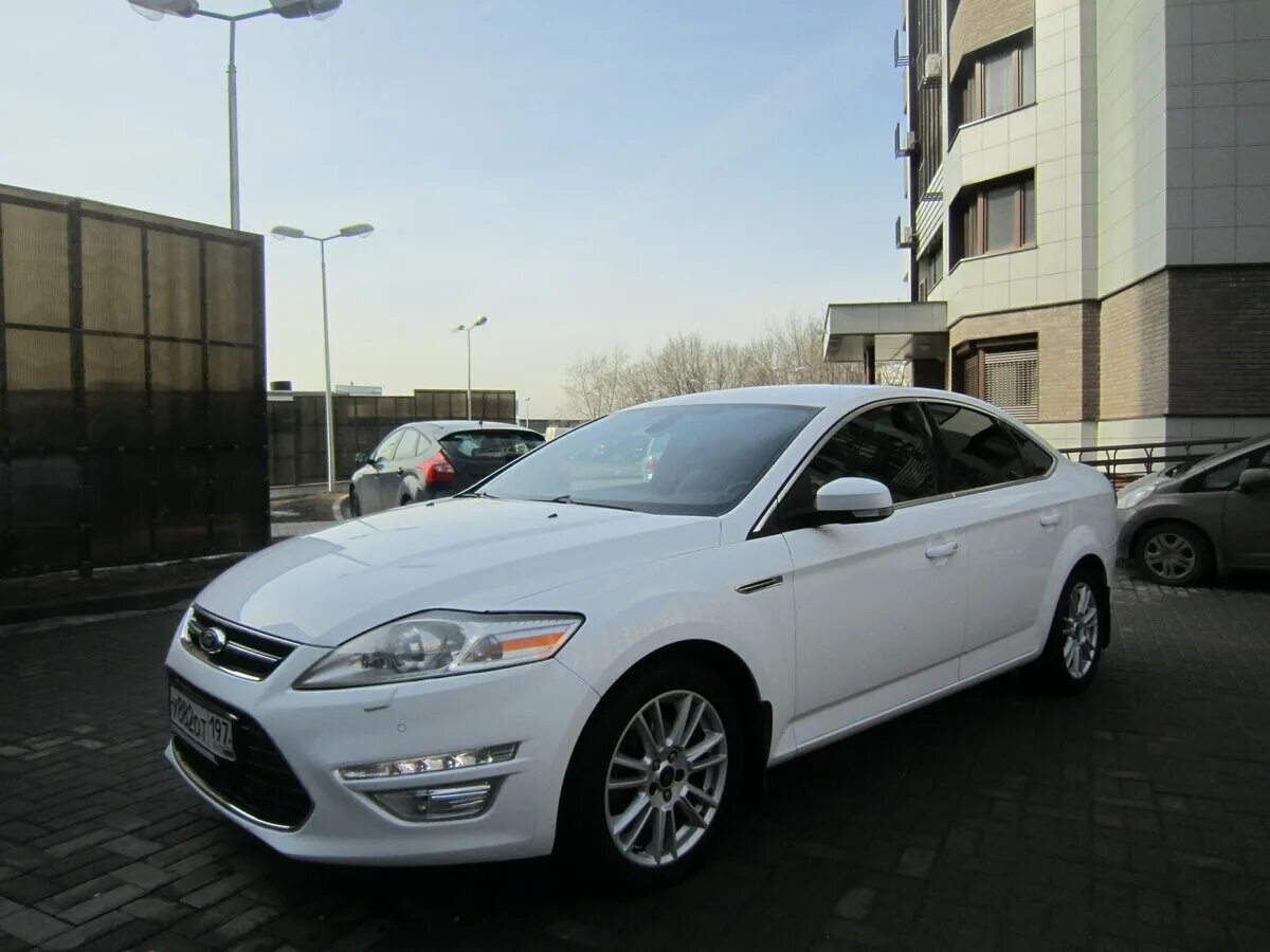 форд мондео 2014 белый. форд мондео белый. форд мондео 4 рестайлинг белый. форд мондео 4 рестайлинг белый. белый форд мондео 4 с черными фарами.