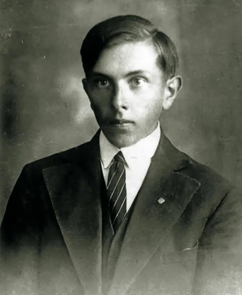 Степан андреевич бандера в немецкой форме. Степан бандера штефан попель. Украинские бендеры. Степан бандера. Степан бандера.