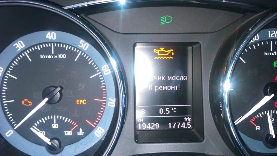 Шкода суперб давление масла. Skoda superb 2010 индикатор масла. Шкода суперб давление масла. Лампа давления масла шкода суперб. Лампа давления масла шкода суперб 1.