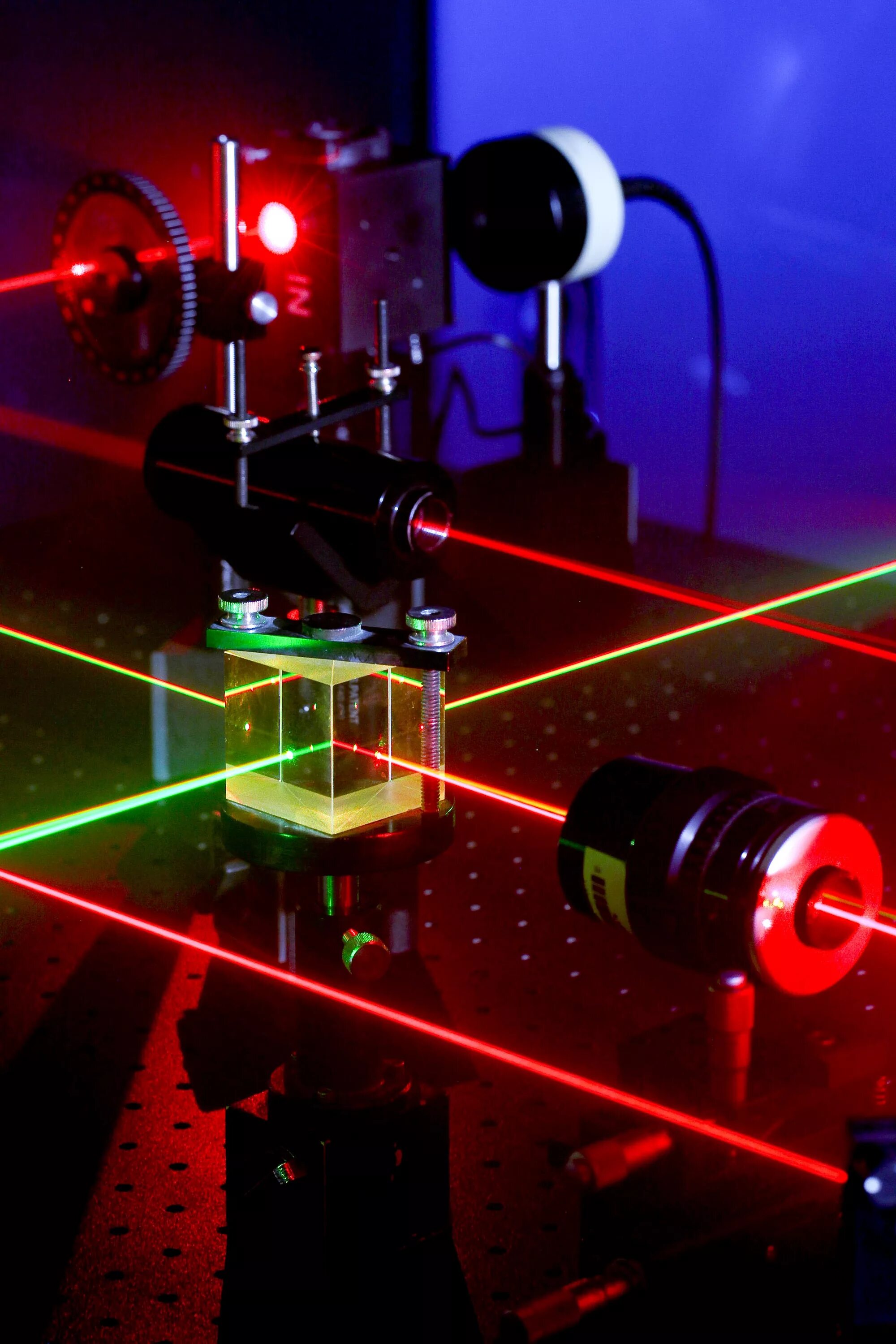 Laser physics. Разер квантовый Генератор. Квантовый Генератор лазер Разер. Лазеры физика. Лазер, лазерный Луч.