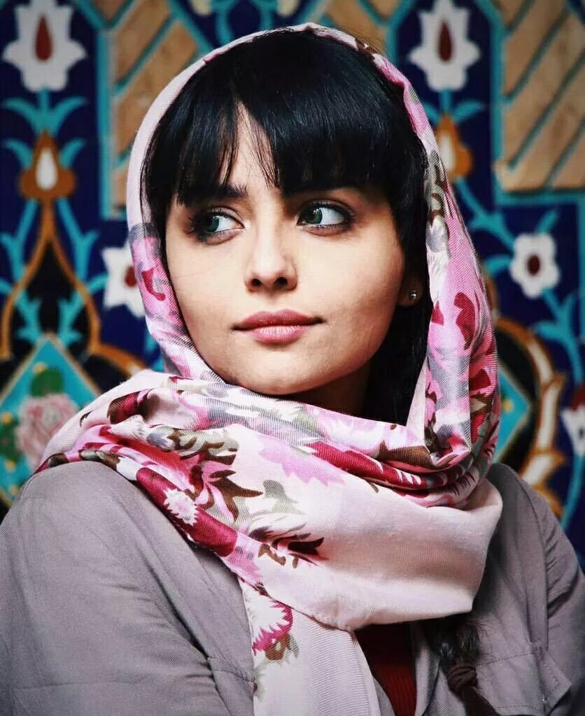 Iranian women old photos. Мама иранка. Самые красивые дети иранский. Светский иран. Мама иранка.