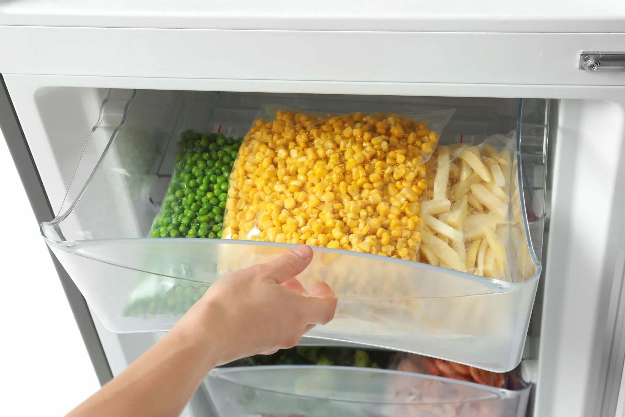 Safe methods. Холодильник с полкой для заморозки пельменей. Холодильник с лотком для заморозки. Замороженные овощи в холодильнике. Открытый холодильник с продуктами заморозка.