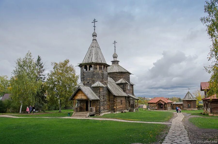 Расставьте тире суздальский музей. Музей зодчества Суздаль. Суздаль музей деревянного зодчества изба. Воскресенская Церковь Суздаль деревянная. Музей деревянного зодчества и крестьянского быта в Суздале.