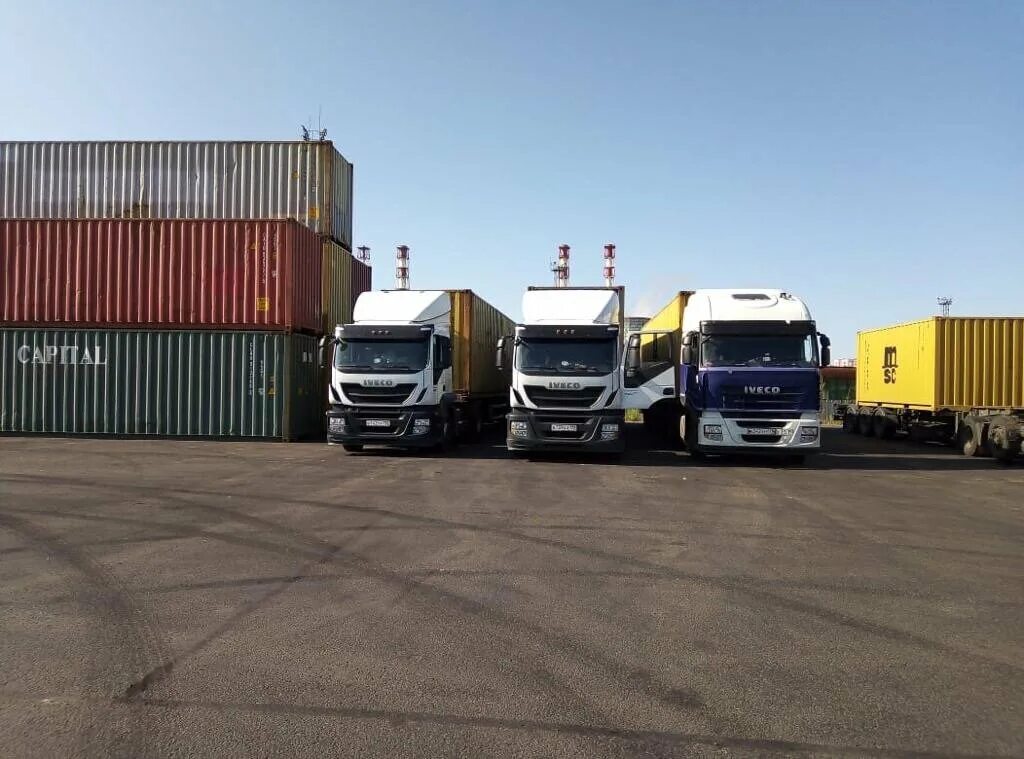 ооо бизнес трак эмблема. логотип для грузовых автозапчастей. фирма трак. лидер трак. фирма трак.