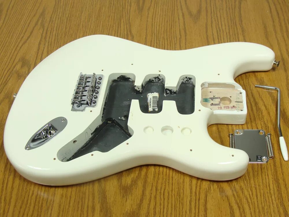 Fender Stratocaster body Mexico. Фендер стратокастер 0100. Дека Fender Stratocaster Mexican. Фендер скваер 2000.