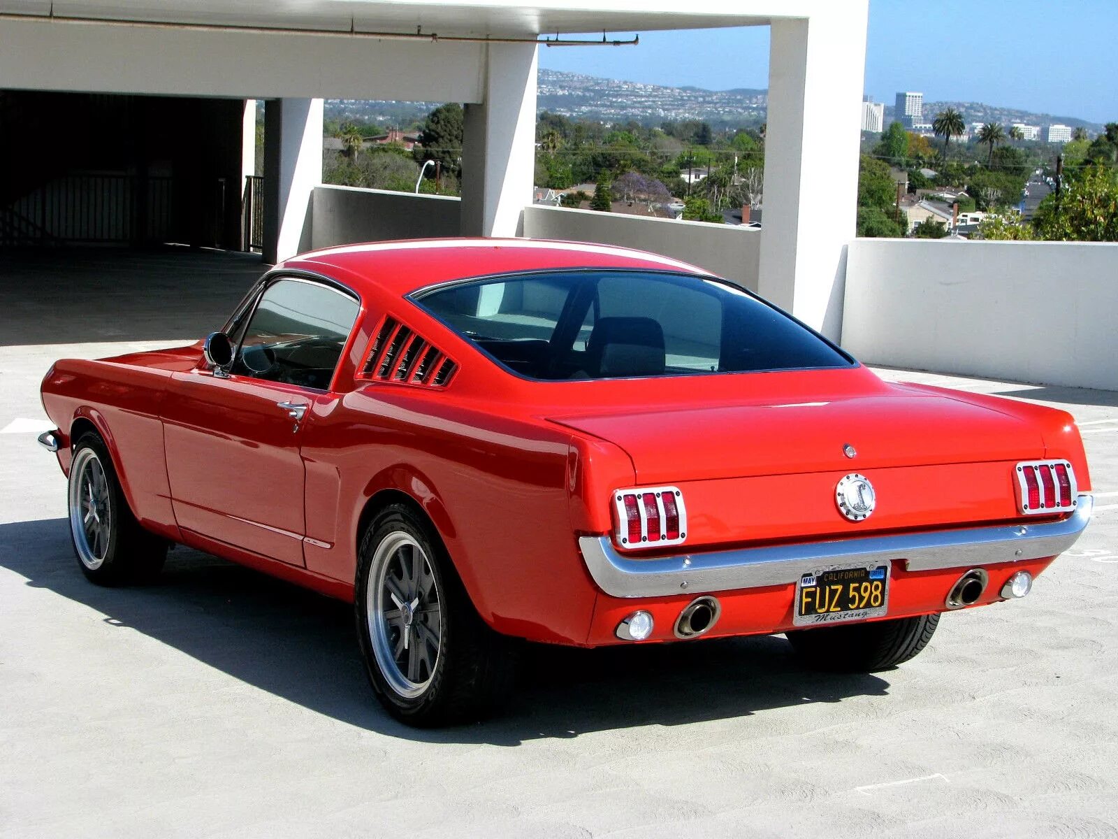 Мустанг бимка. Форд Мустанг 1965. Ford Mustang Fastback 1965. Мустанг 1965 Fastback. 1965 Ford Mustang 2+2 Fastback.