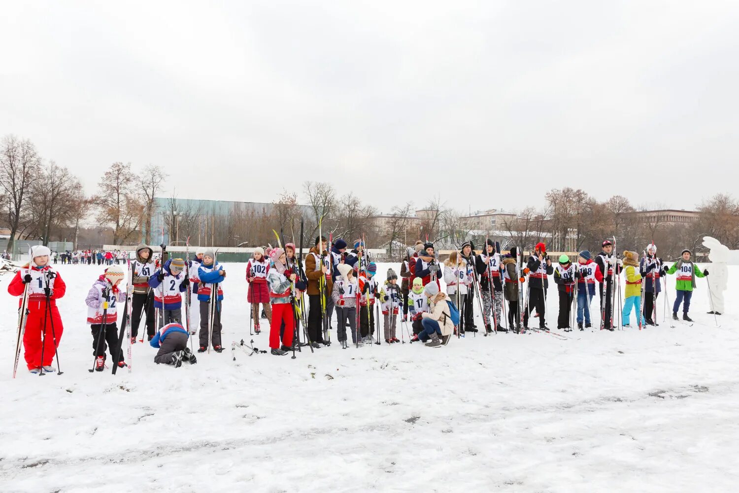 Стадион здоровья. Каток на стадионе Авангард Москва. Стадион Авангард Ждановка. Спорткомплекс Авангард Бишкек. Стадион здоровье Котельники.