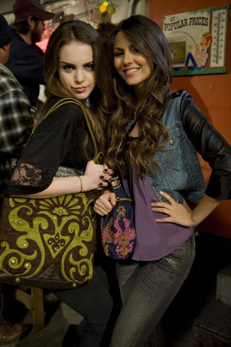 Jade tori. Victoria justice and elizabeth gillies.