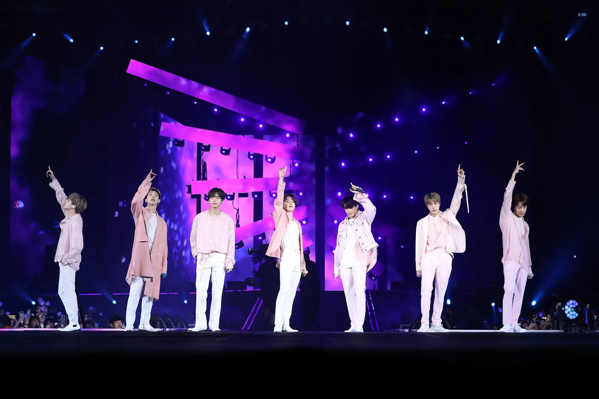 Выступления бтс 2019. Бтс 2025. army bts концерт. army 2019 бтс концерт. концерт бтс в пусане.