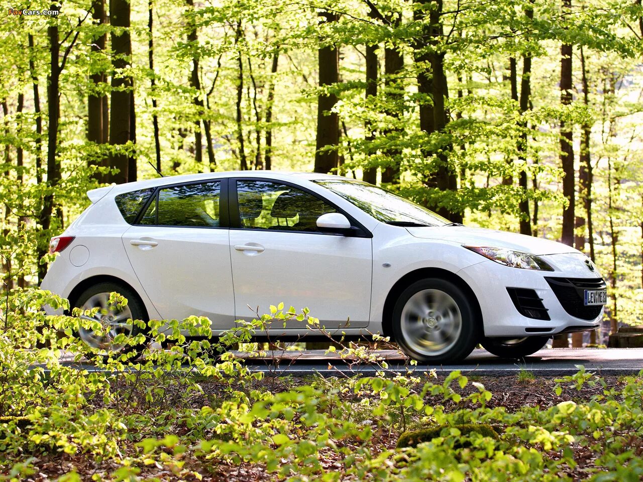 Белые авто как выглядит Купить Пленка автовинил Белая Матовая с микроканалами. Оклейка в Хабаровске по ц