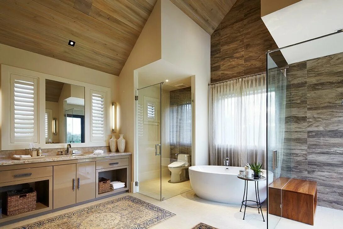 Панели дерево ванной. Ванная комната отделанная деревом. Деревянный потолок в ванной. Ванная с деревянным потолком. Деревянные панели в ванной.