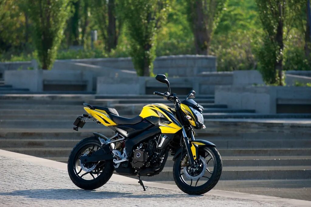 Bajaj pulsar. Bajaj Pulsar ns200. Bajaj Pulsar ns200 желтый. Bajaj Pulsar ns200 белый. Bajaj Pulsar ns200 2021.