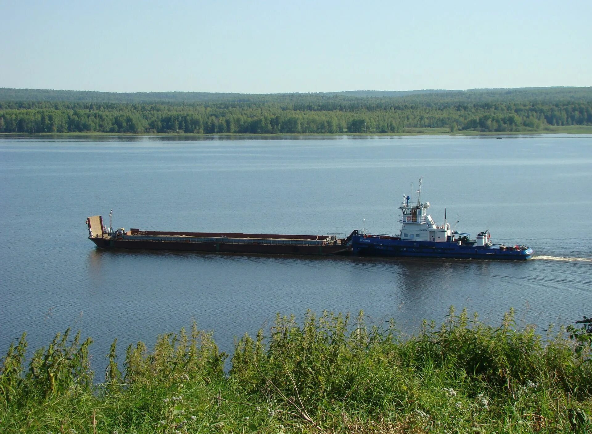 Кама сток. Оханск река Кама Пермский край. Река в Оханске Пермский край. Река Кама Пермский край с баржей. Фото реки Кама Пермский край.