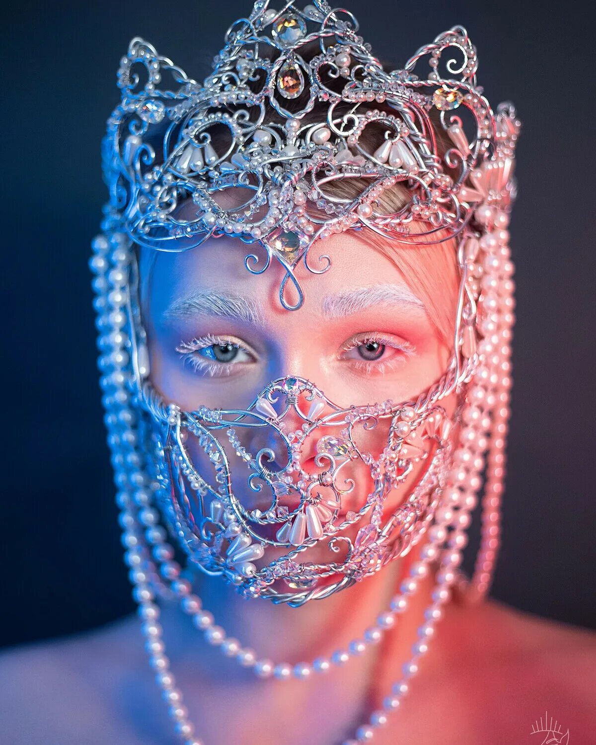 Венецианская маска смерти. Маска венецианская корона мужская. Маска кошки маска от короны. Маска crown. Золотая венецианская маска.