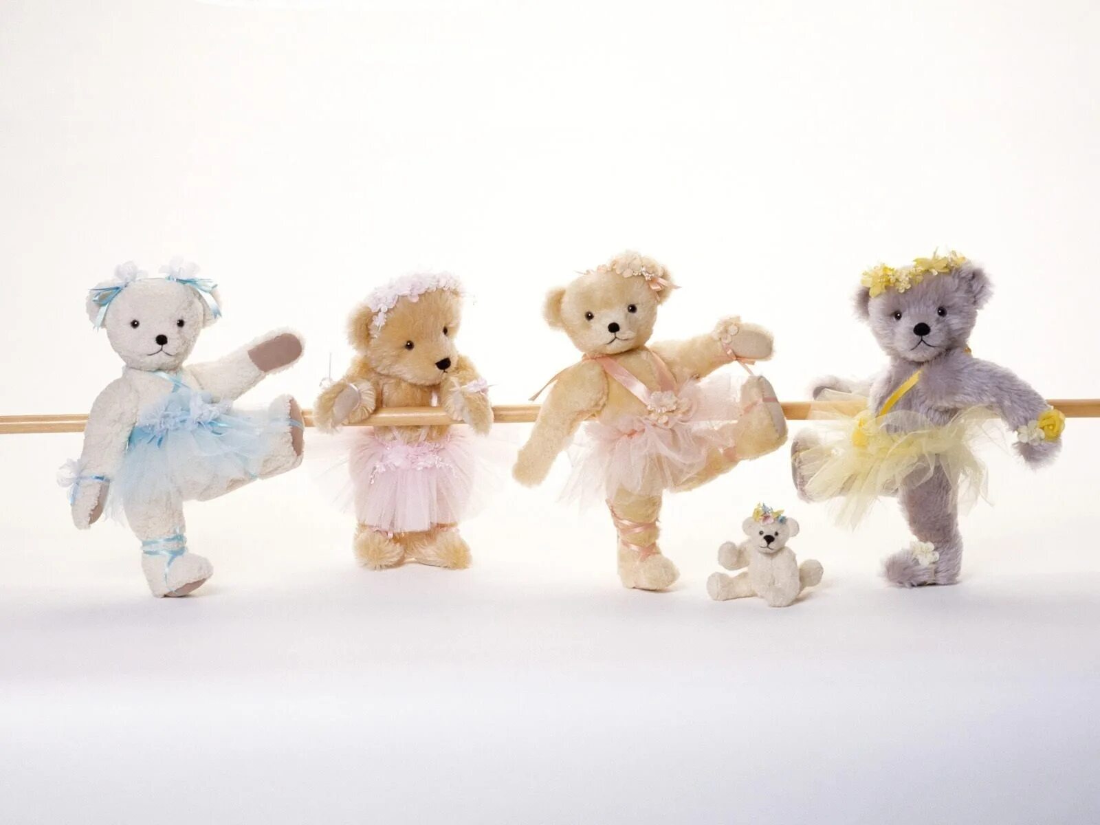 Танцующие игрушки для детей. Танцующая игрушка. Мишка балерина. Игрушка танцевать медведь игрушка.