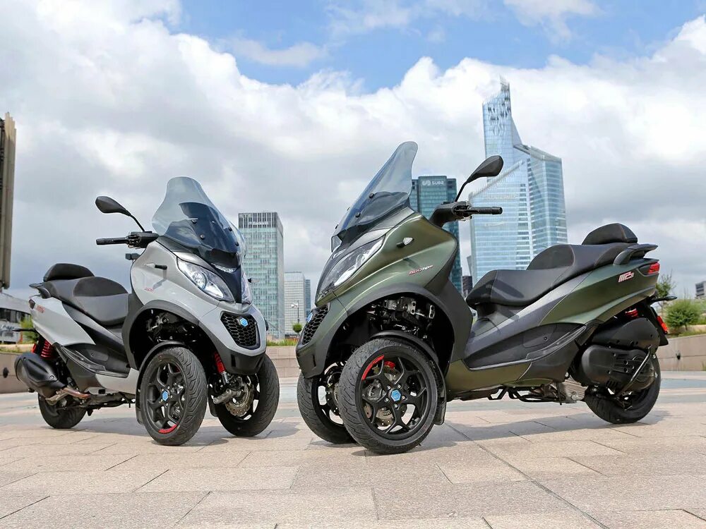 Трехколесный скутер пиаджио. Piaggio 3 колесный. Трехколесный скутер 2010 Piaggio. Скутер Piaggio mp3.