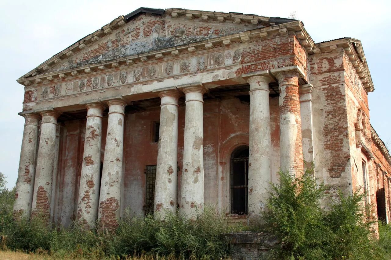 Ключи красноармейская. Храм Покрова Пресвятой Богородицы (малая Грибановка). Храм Пресвятой Богородицы с ключи Саратовской области Вольский район. Деревня ключи Саратовская область. Храм в селе ключи Саратовской области.