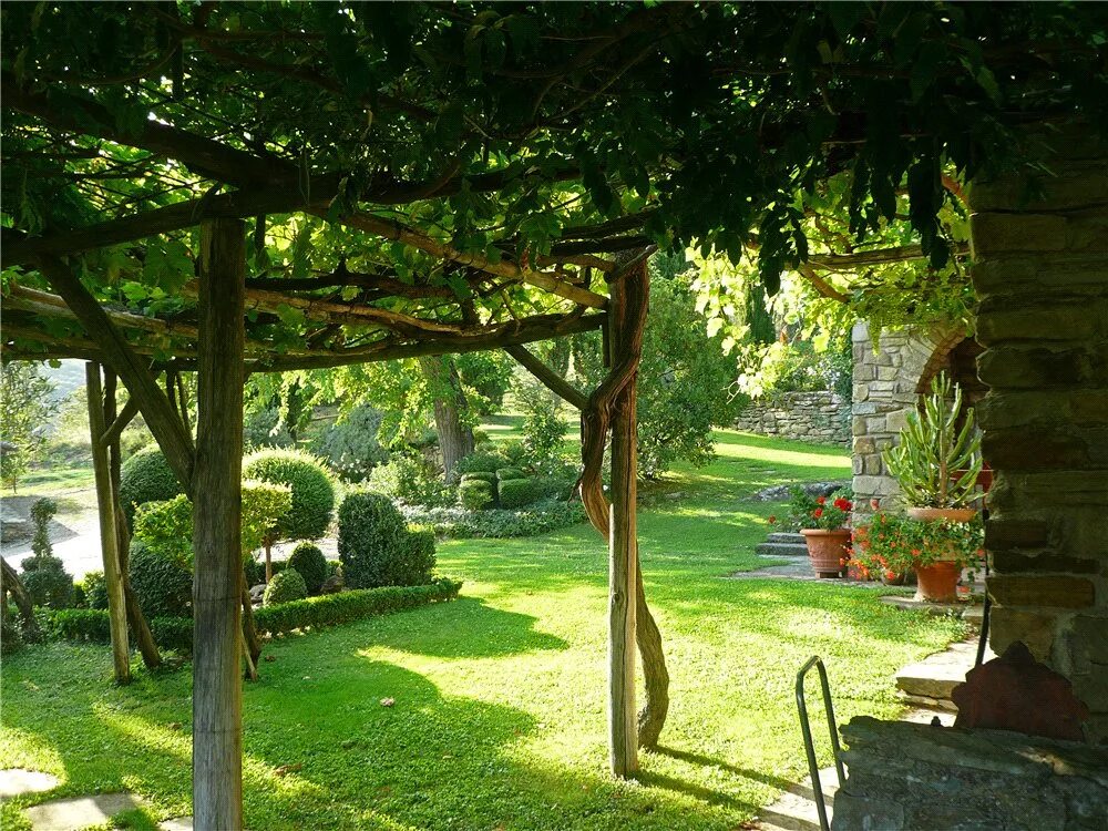 двор впечатлений. подсветка садовых дорожек. благоустройство двора. дворы пик бунинские луга. двор впечатлений.