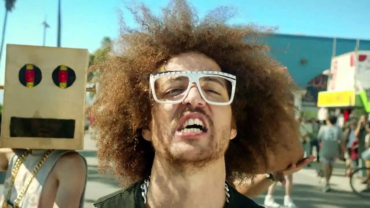 Клип большие головы. Группа lmfao 2020. Лмфао группа. Mike posner ibiza. Con calma кто поет.