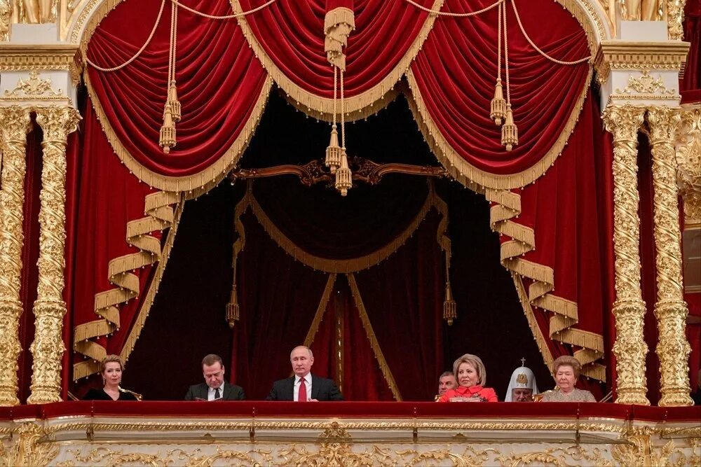 Как попасть в театр. Как попасть в театр. Свадебная фотосессия в театре. Царская ложа большого театра. Иркутский академический драматический театр.