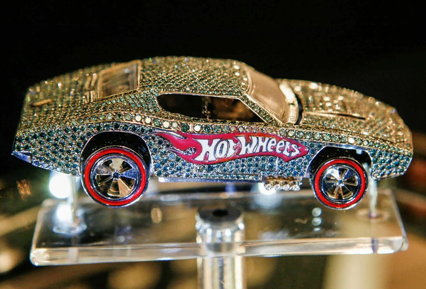 Дорогие игрушки купить. Юбилейная машинка hot Wheels 40th Anniversary Diamond encrusted. Hot Wheels Honda s2000. Хот Вилс 100%. Hot Wheels 40th Anniversary Diamond encrusted.