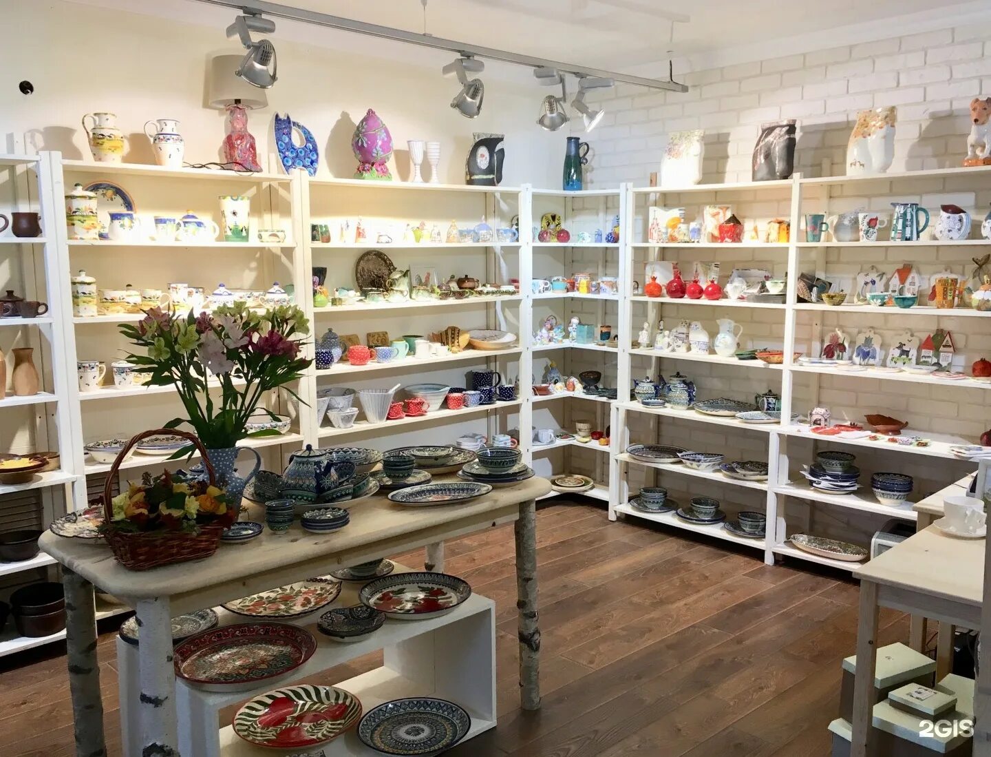 магазин посуды новгород. магазин посуды. ассортимент посуды в магазине. выкладка посуды в магазине. посуда.