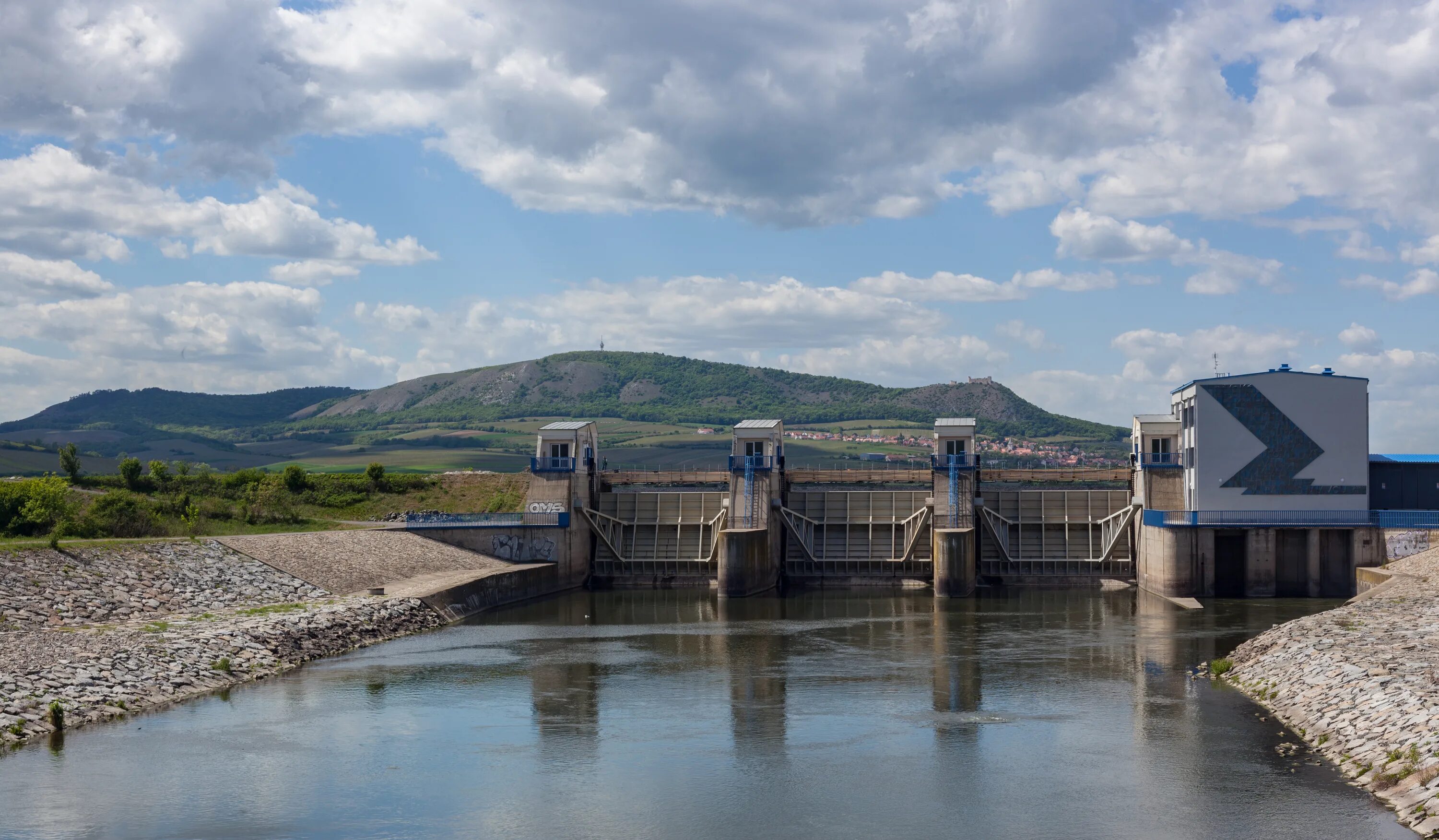 Индекс дамба. Нязепетровское водохранилище плотина. партизанское водохранилище дамба. цалкинское водохранилище плотина. кировск дамба.