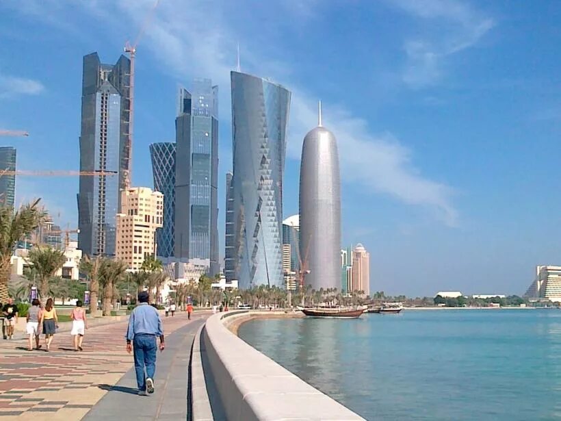 Очень богатые страны. Доха столица. Доха Корниш Катар. Доха столица Катара достопримечательности. Доха Катар достопримечательности.