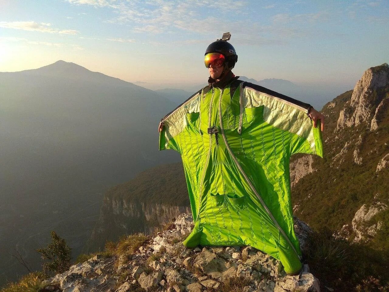 Крылатый костюм. Freak 4 вингсьют. Wingsuit-формаций. Костюм крыло. Костюм для бейсджампинга.