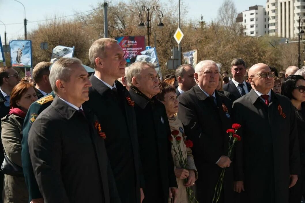 1 мая тюмень. Возложение цветов. Фото ветеранов. Возложение цветов 9 мая. Ветераны войны фото.