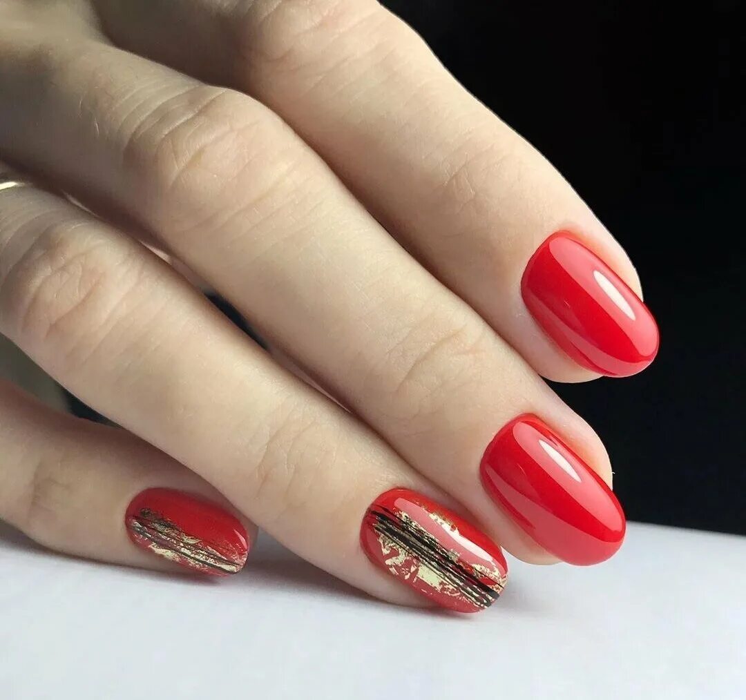 Красные ногти. Маникюр с красным цветом. Красный маникюр. Ногти дизайн 2023 новинки короткие красные. Красные ногти маникюр.