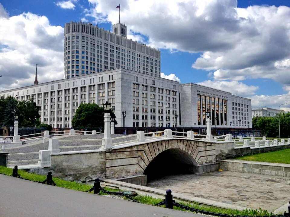 Белый дом в Москве. Дом правительства Российской Федерации Москва. Дом правительства Российской Федерации («белый дом»). Дом правительства РФ здание. Government moscow rus что это