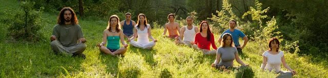 Природная группа. Групповая медитация на природе. Медитация группы на природе. Медитация в кругу. Коллективная медитация на природе.