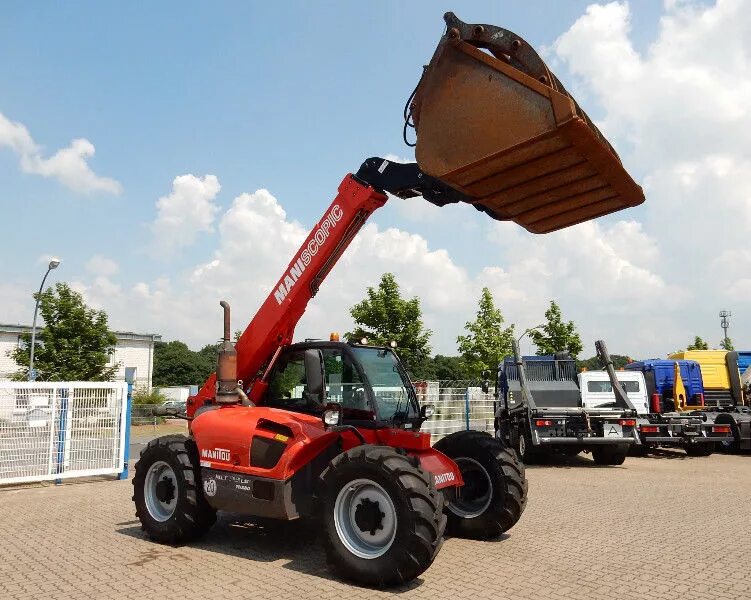 Куплю телескопический погрузчик б у. Телескопический погрузчик Manitou p0190l. Фронтальный погрузчик Manitou. Manitou 735. Телескопический погрузчик Redstar t200.