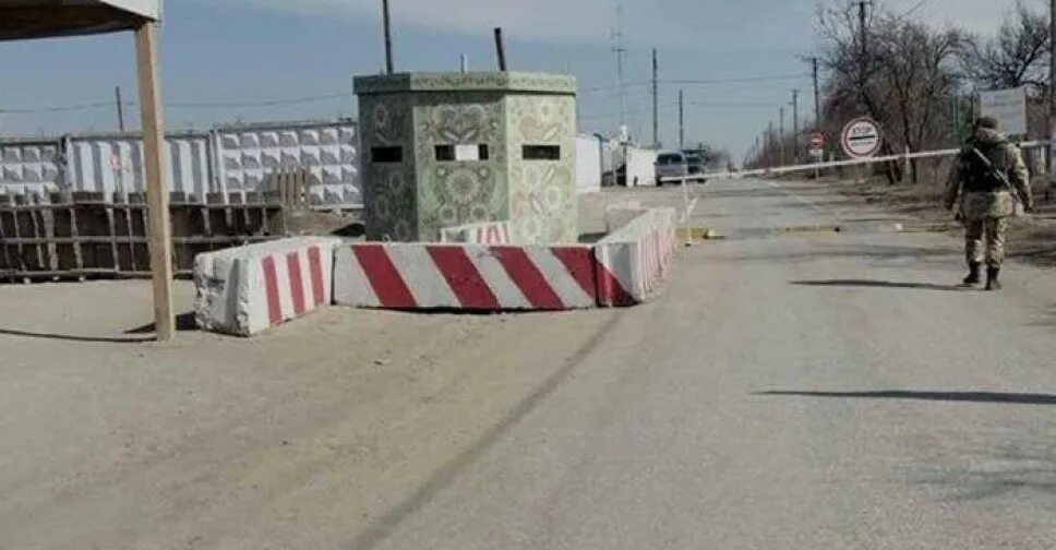 Противотаранный дорожный блокиратор (3,5х1,5х0,109 м). Заградительный кпп на въезде в город. Ворота для въезда на территорию. Ворота на территорию. Контрольно пропускной пункт с шлагбаумом.