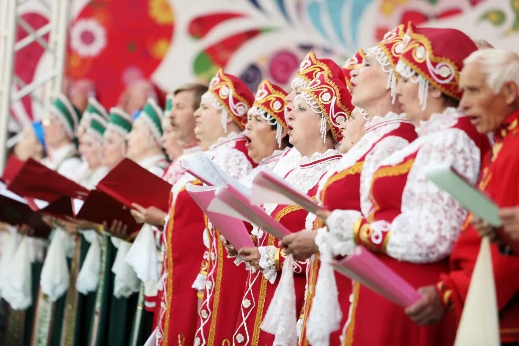 Московский народный хор. Хор за околицей Иркутск. Хор Москворечье. Молодежные костюмы современного стиля на хоры и ансамбли.