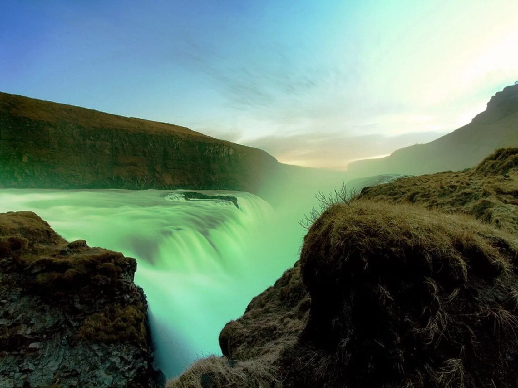 Водопад 1280 1024. Зеленый водопад. Природа 1280 1024. Лазурный водопад.