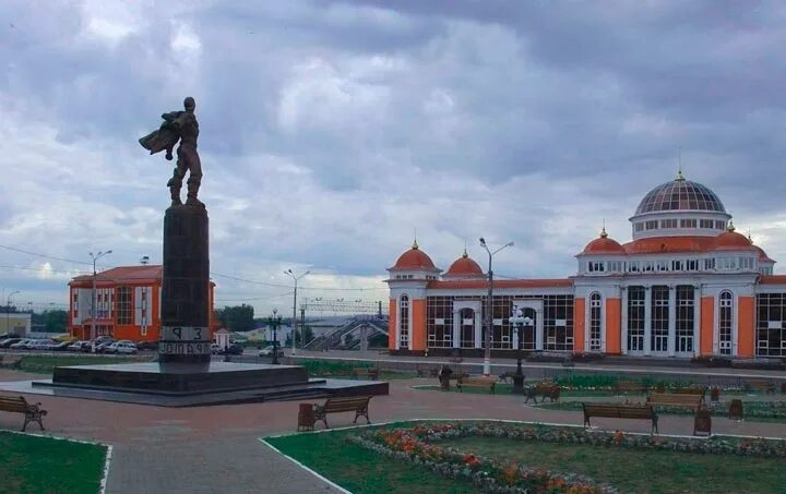 Мордва саранск. Презентация саранск столица мордовии. Презентация саранск- столица республики мордовия". Саранск столица мордовии достопримечательности. Саранск мордовия центр.