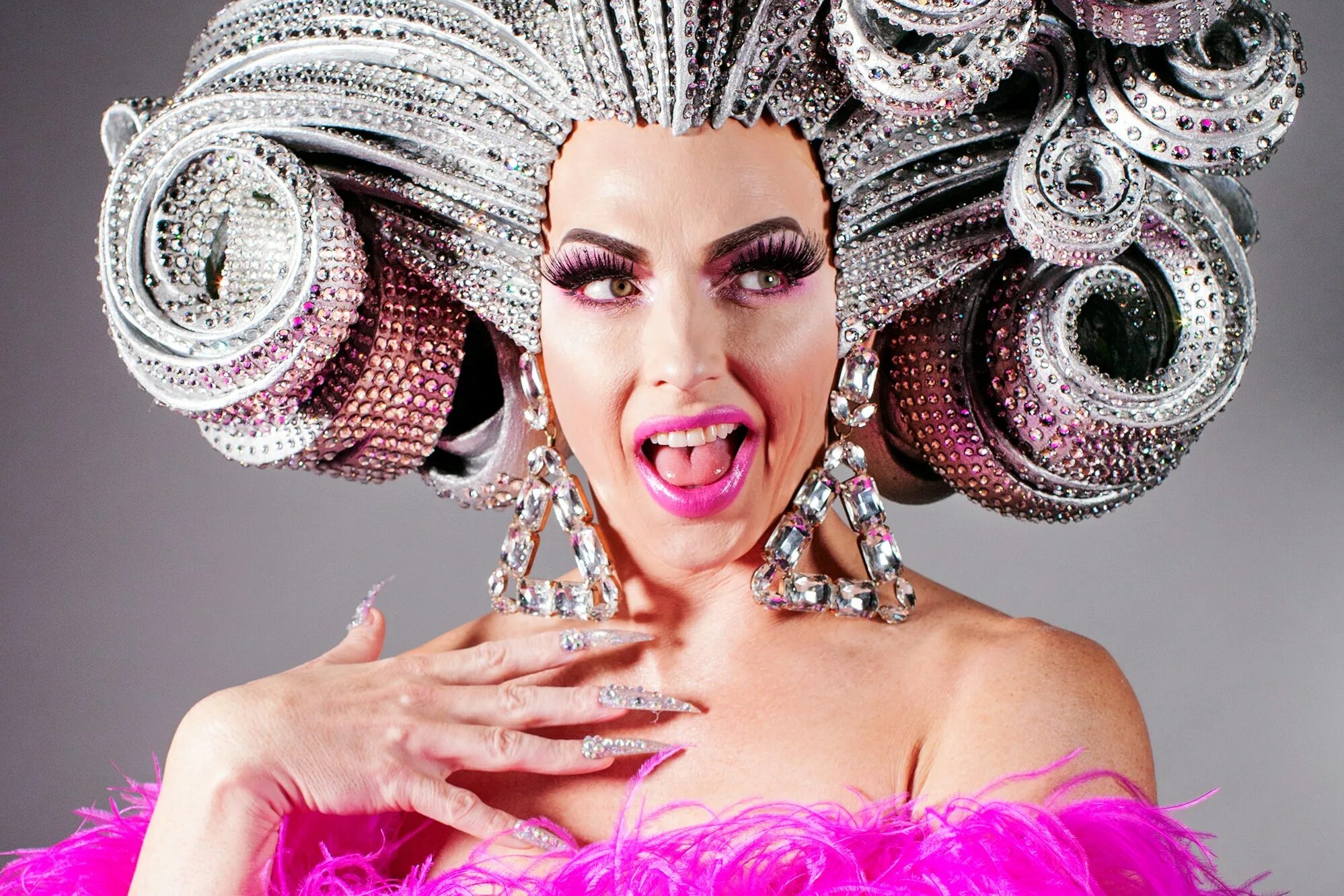Драг квин шоу. Дрэг-королева алисса эдвардс. drag queen alyssa edwards. дарк квин шоу.