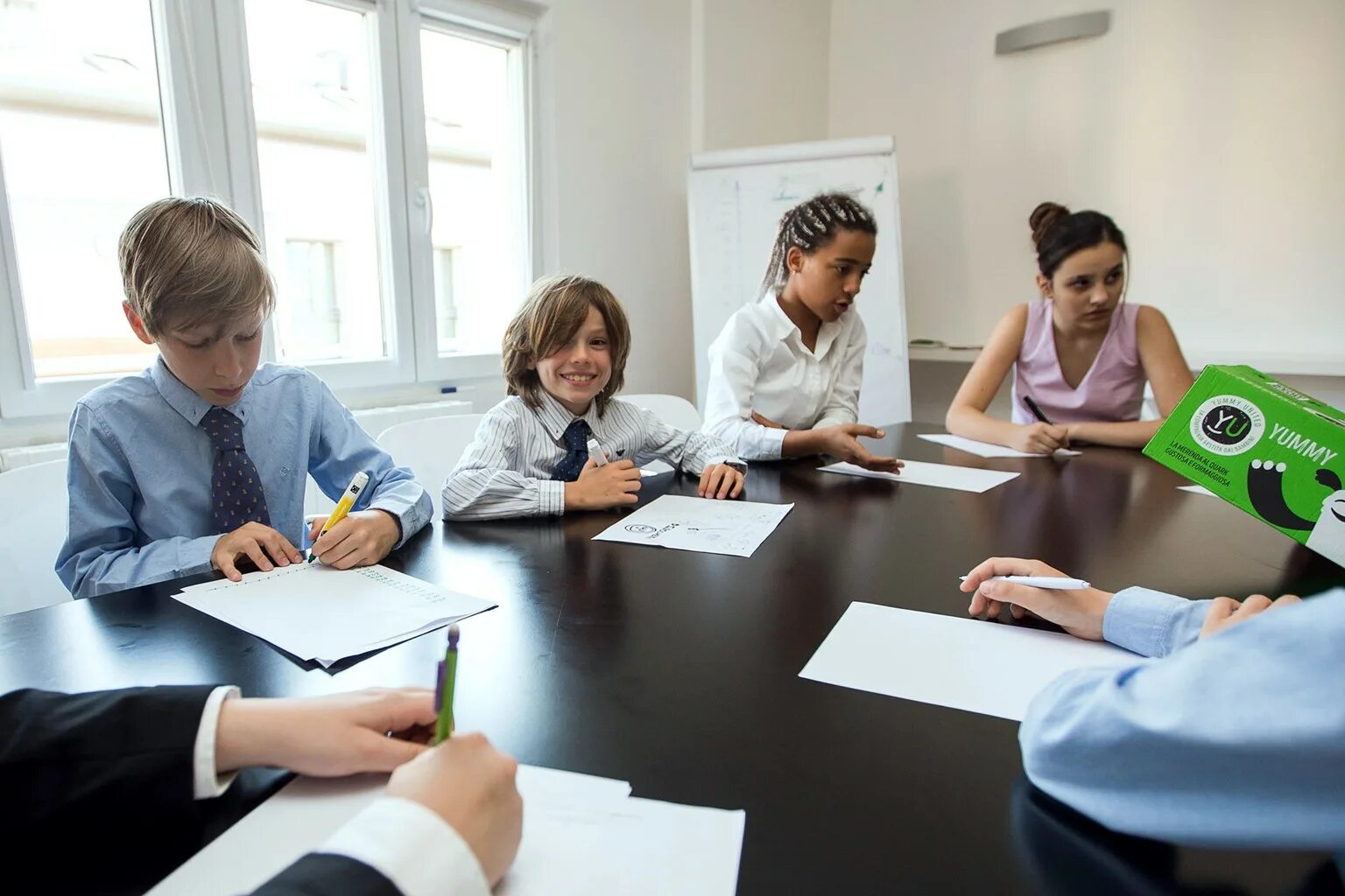 Ребенок управляет компанией. Ребенку скучно. Школа рф в италии. Ребенок управляет компанией. Ребенок управляет компанией.