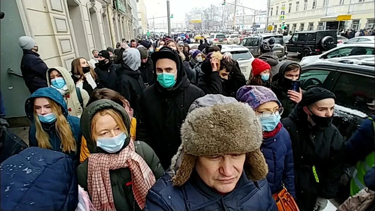 Парад против. Красноярск митинг Навальный 31 января. Митинг у черного озера Казань январь Навальный 31 января.