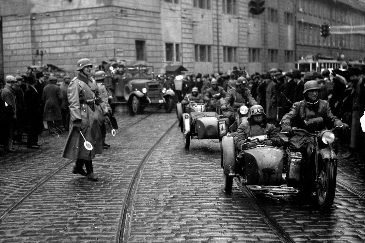 Чехословакия во второй. Германская оккупация Чехии 1939. Немцы в Праге 1939. Аннексия Чехословакии в 1938 Прага. Немцы в Праге 1938.