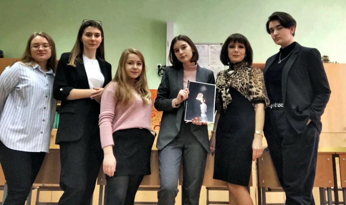 Лингвистический 10 класс. Школы с лингвистическими классами в москве. лингвистический класс 1512. лингвистический класс 1296 школа москвы. 2001 гуманитарно лингвистический класс.