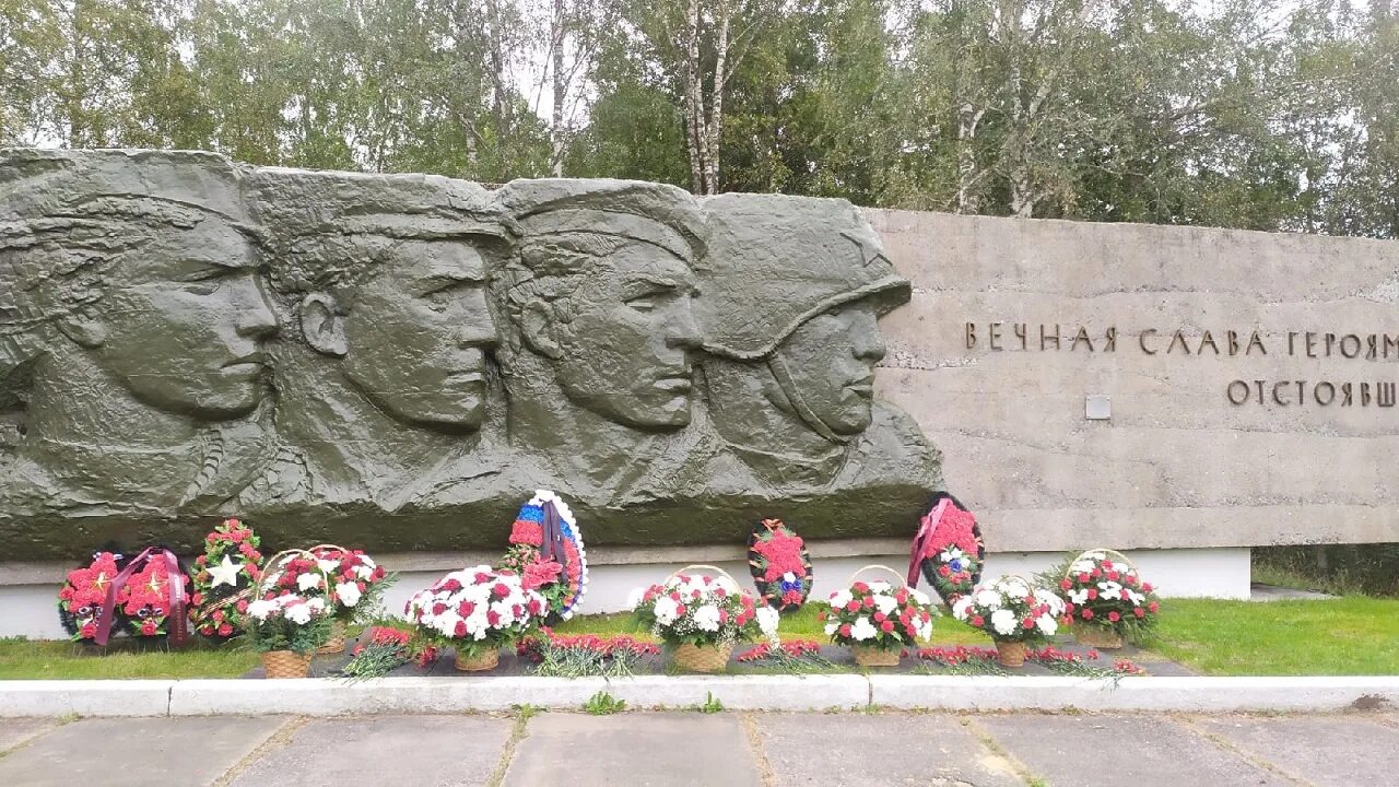 Ораниенбаумский плацдарм. Мемориал защитникам ораниенбаумского плацдарма. ораниенбаумский плацдарм памятник. мемориал ораниенбаумский пятачок. аллея гордовцев.